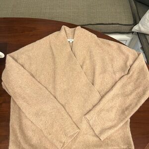 Vince Women's Cashmere V-Neck Sweater in Camel